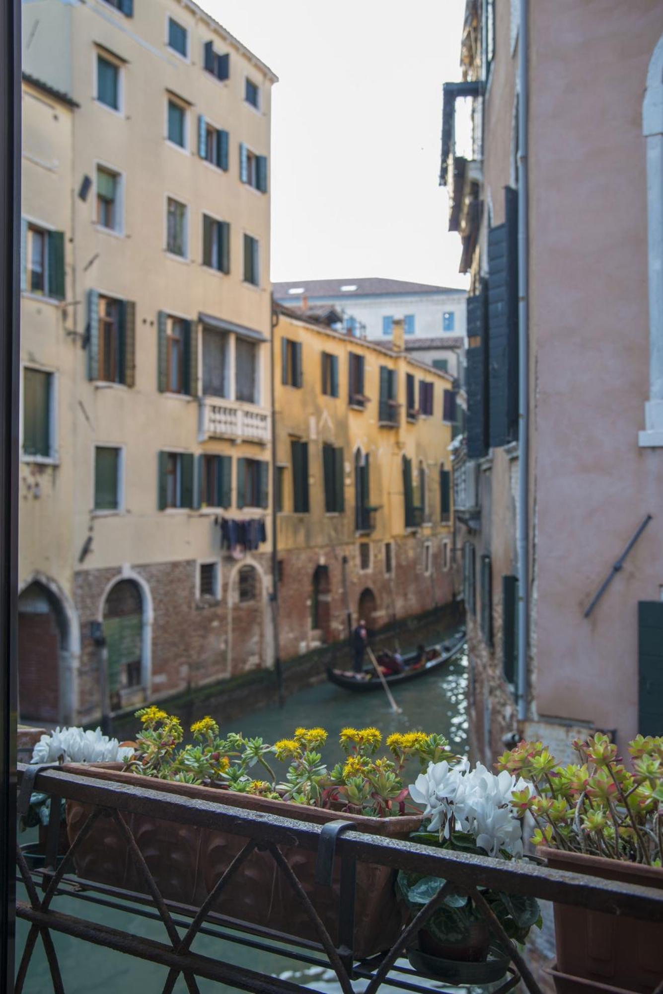 Tre Sestieri Terrace - Canal View 2024 Velence Szoba fotó