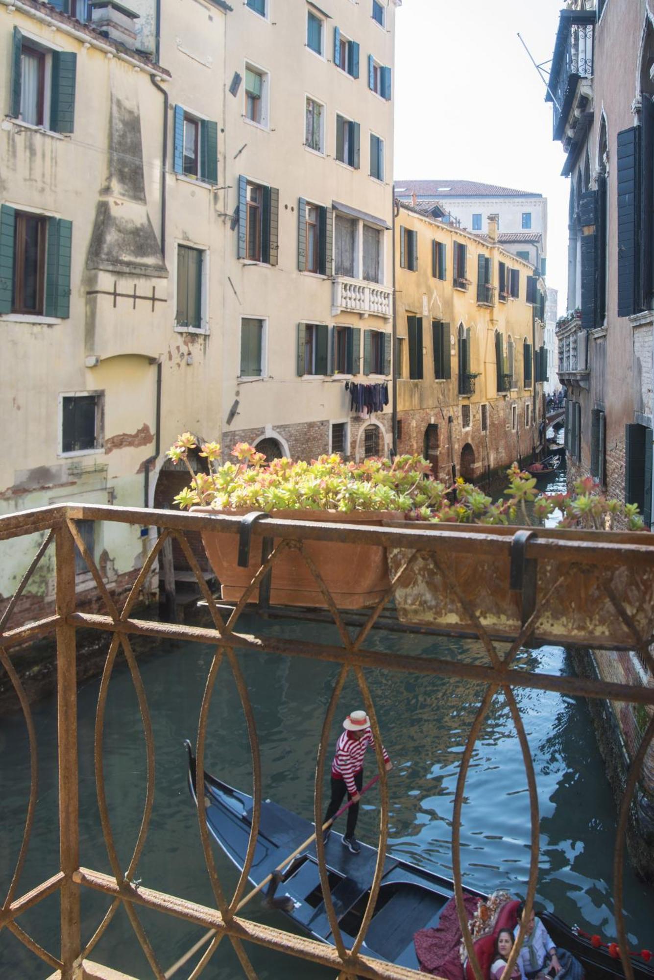 Tre Sestieri Terrace - Canal View 2024 Velence Szoba fotó